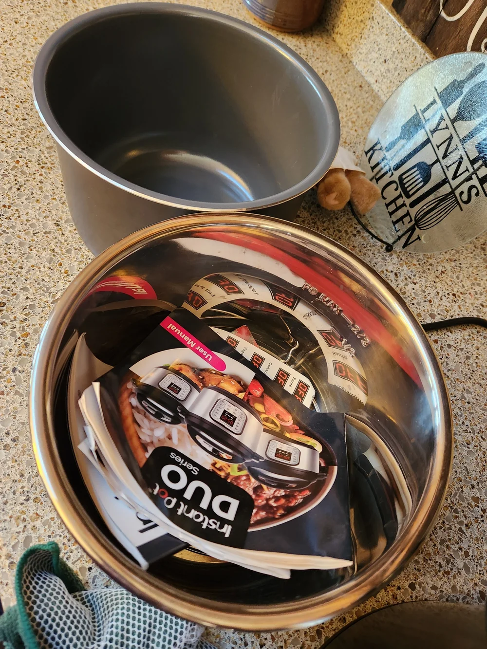 Instant Pot Electric Pressure Cooker - With Extra Non Stick Pan 6 Quart